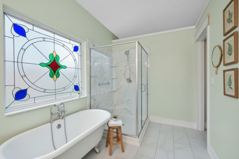 How Bathtub Refinishing Restores Bathroom Appearance